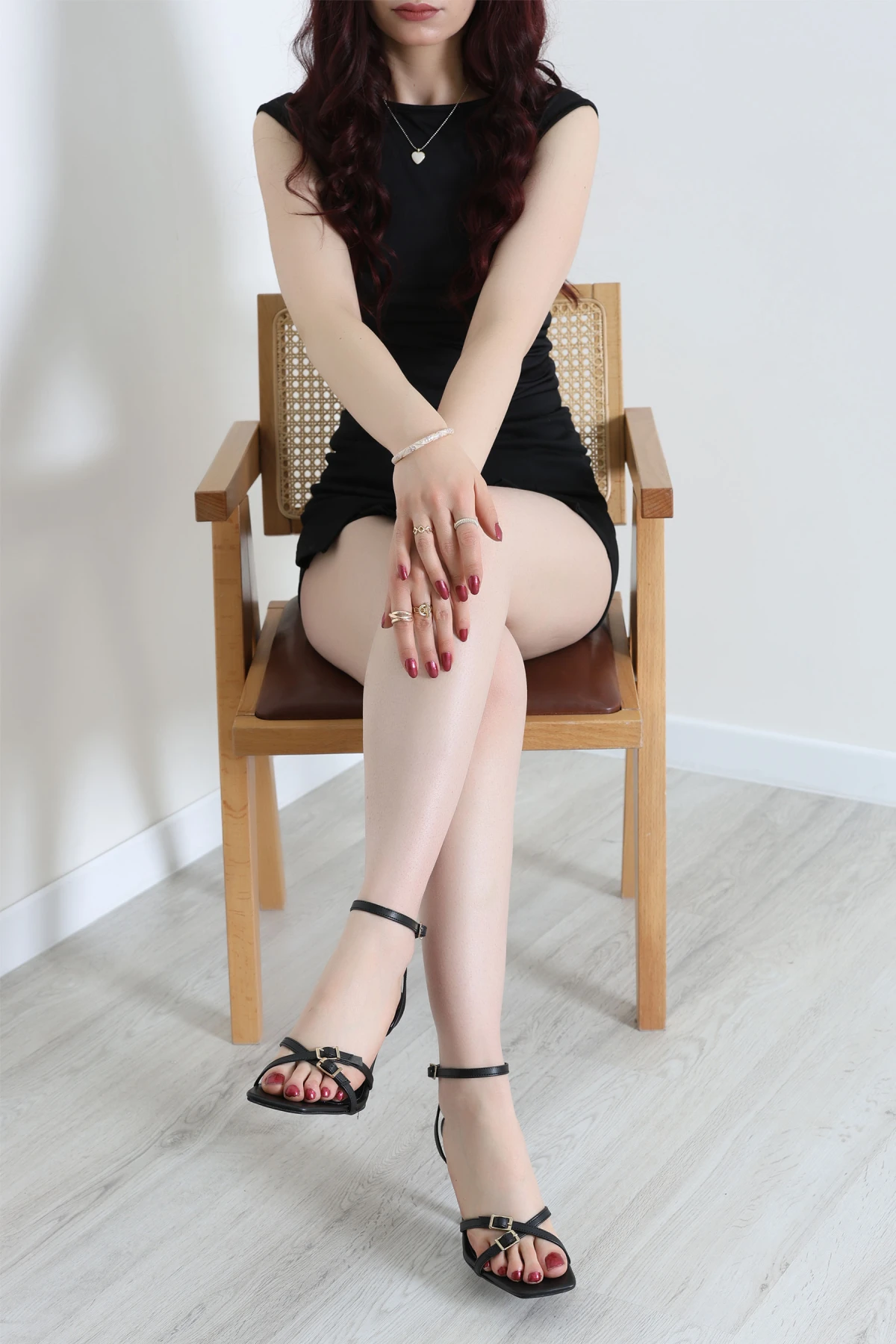 10 Cm Topuklu Bilekten Bağlamalı Çapraz Tokalı Ayakkabı Siyahderi - 31982.264.