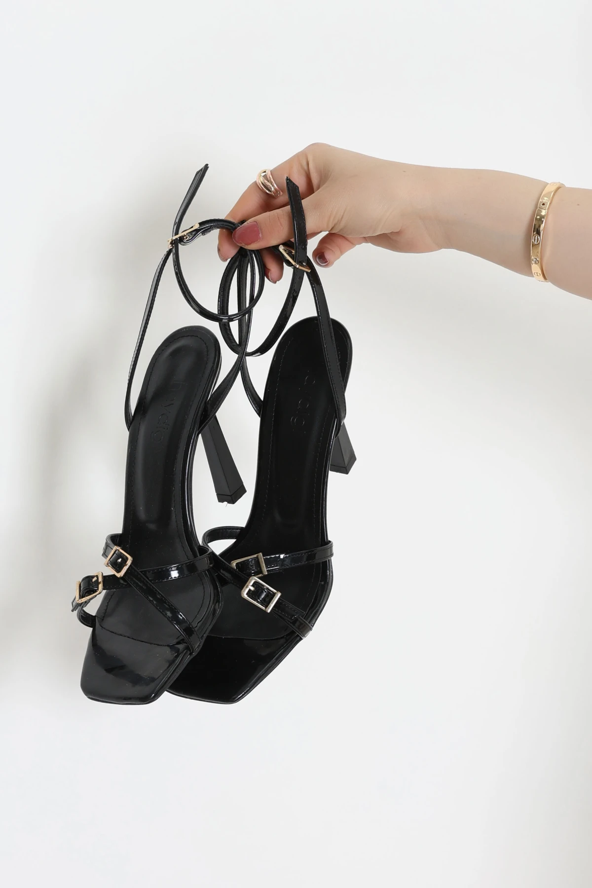 10 Cm Topuklu Bilekten Bağlamalı Çapraz Tokalı Ayakkabı Siyahrugan - 31982.264.