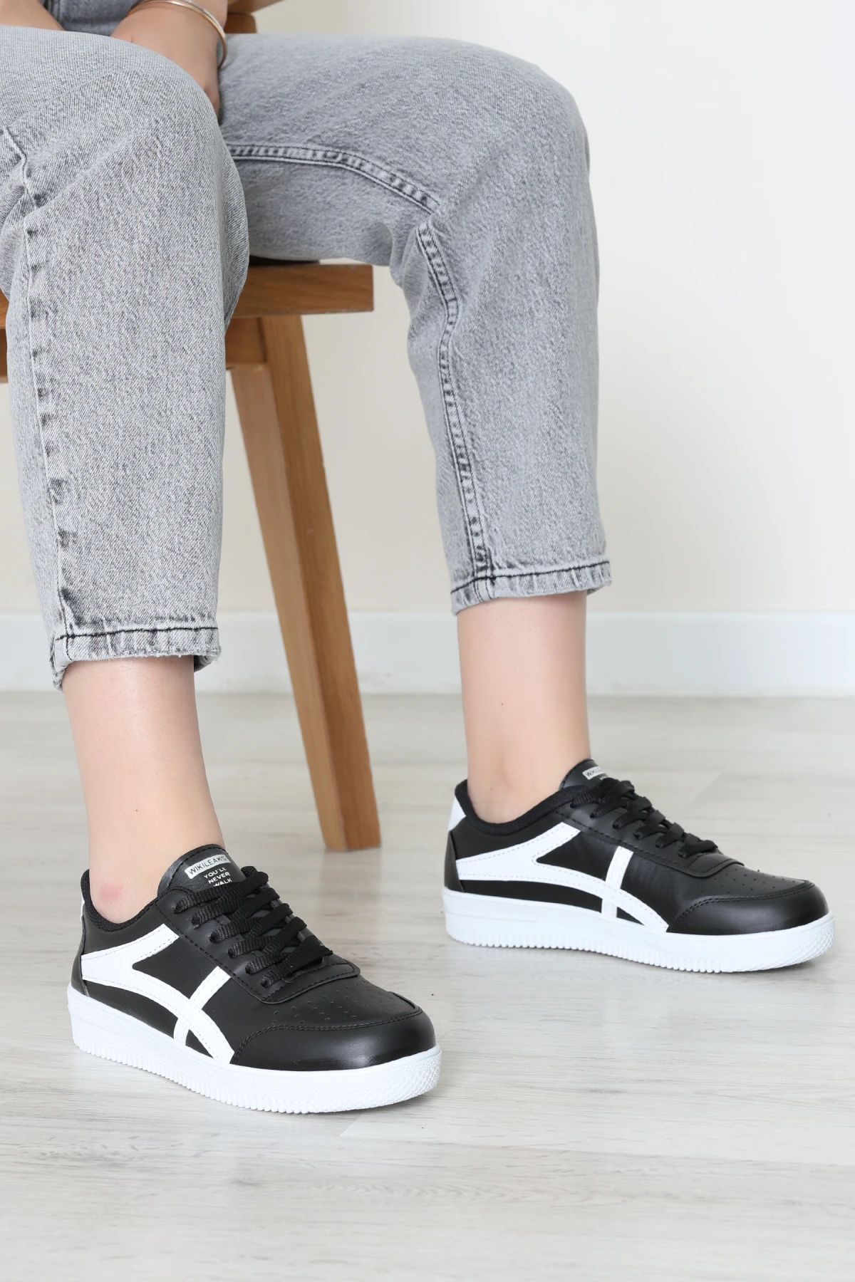 Günlük Spor Ayakkabı Siyahbeyaz - 40133.264.