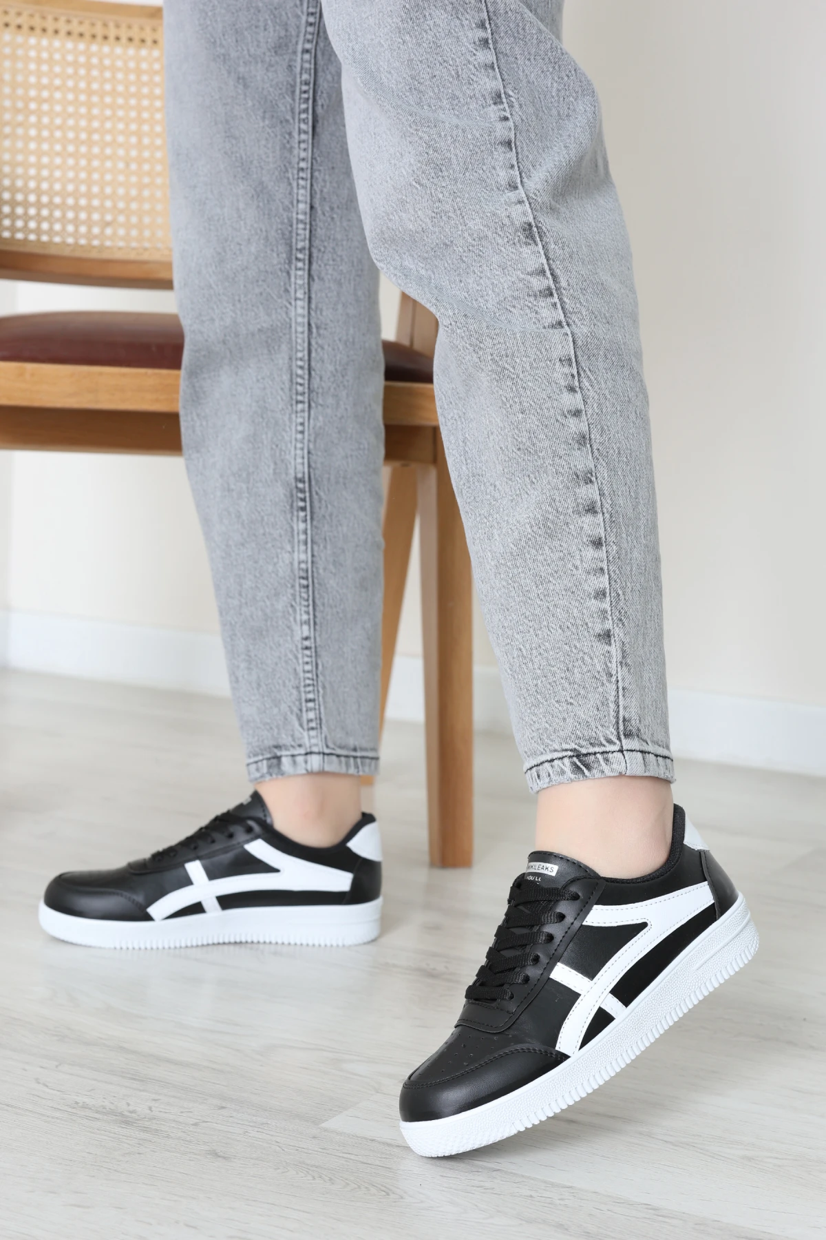 Günlük Spor Ayakkabı Siyahbeyaz - 40133.264.