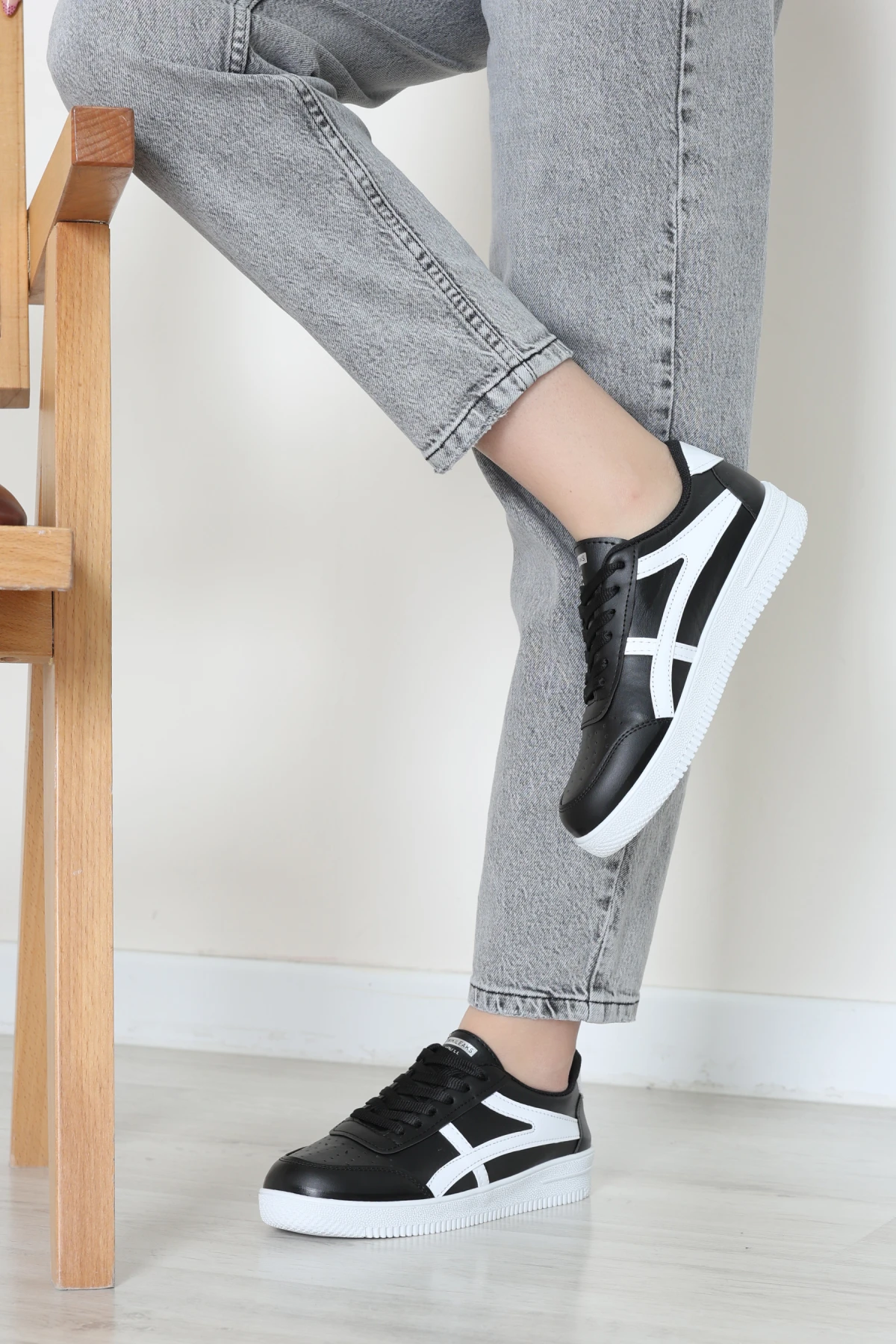 Günlük Spor Ayakkabı Siyahbeyaz - 40133.264.