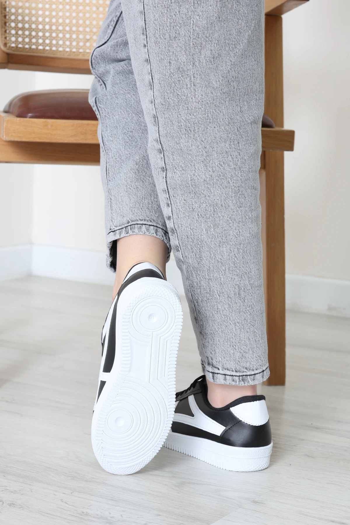 Günlük Spor Ayakkabı Siyahbeyaz - 40133.264.