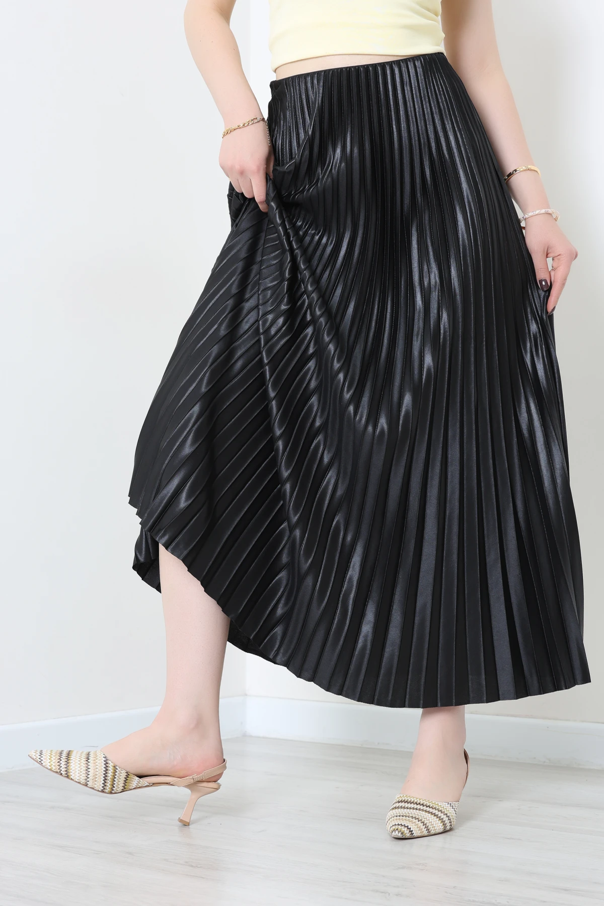 Pileli Etek Siyah - 44029.2111.