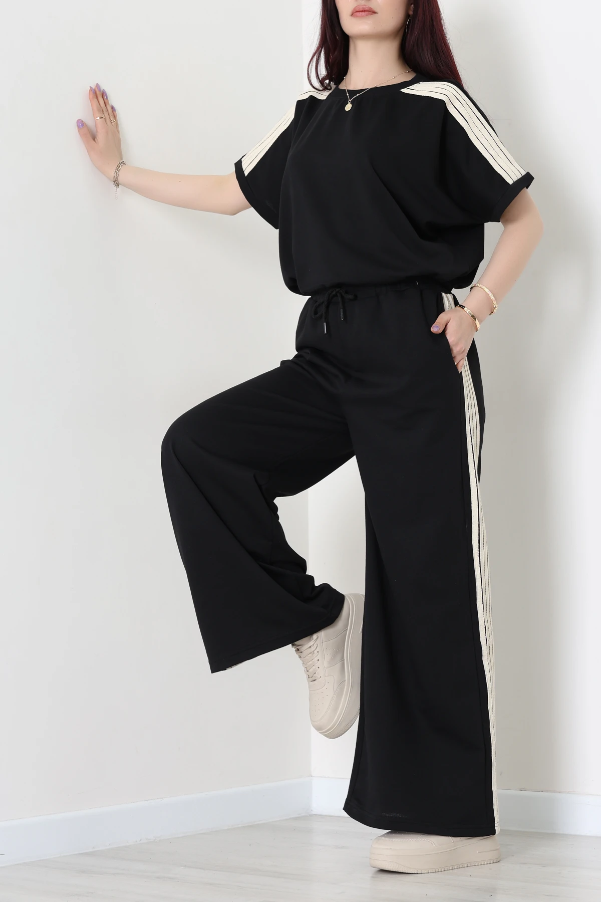 2 İplik Stoperli Keten Şeritli Eşofman Takımı Siyah - 52222.1857.