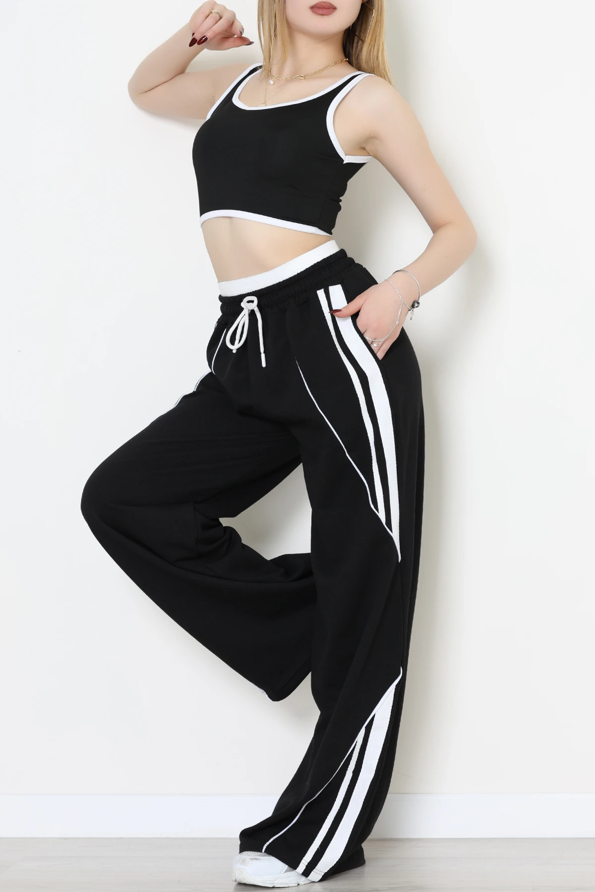 2 İplik Büstiyerli Eşofman Takımı Siyah - 52249.1857.