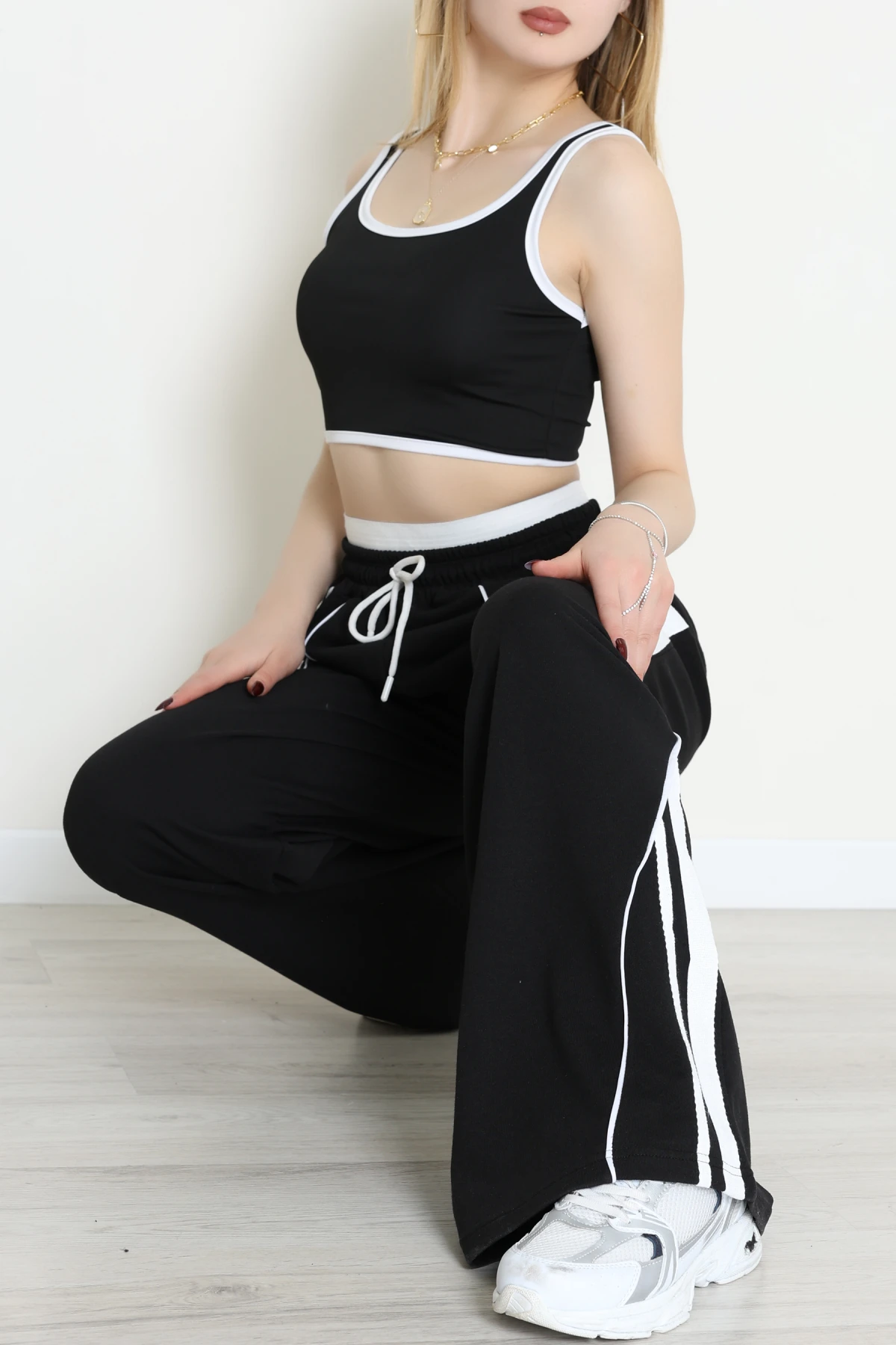 2 İplik Büstiyerli Eşofman Takımı Siyah - 52249.1857.