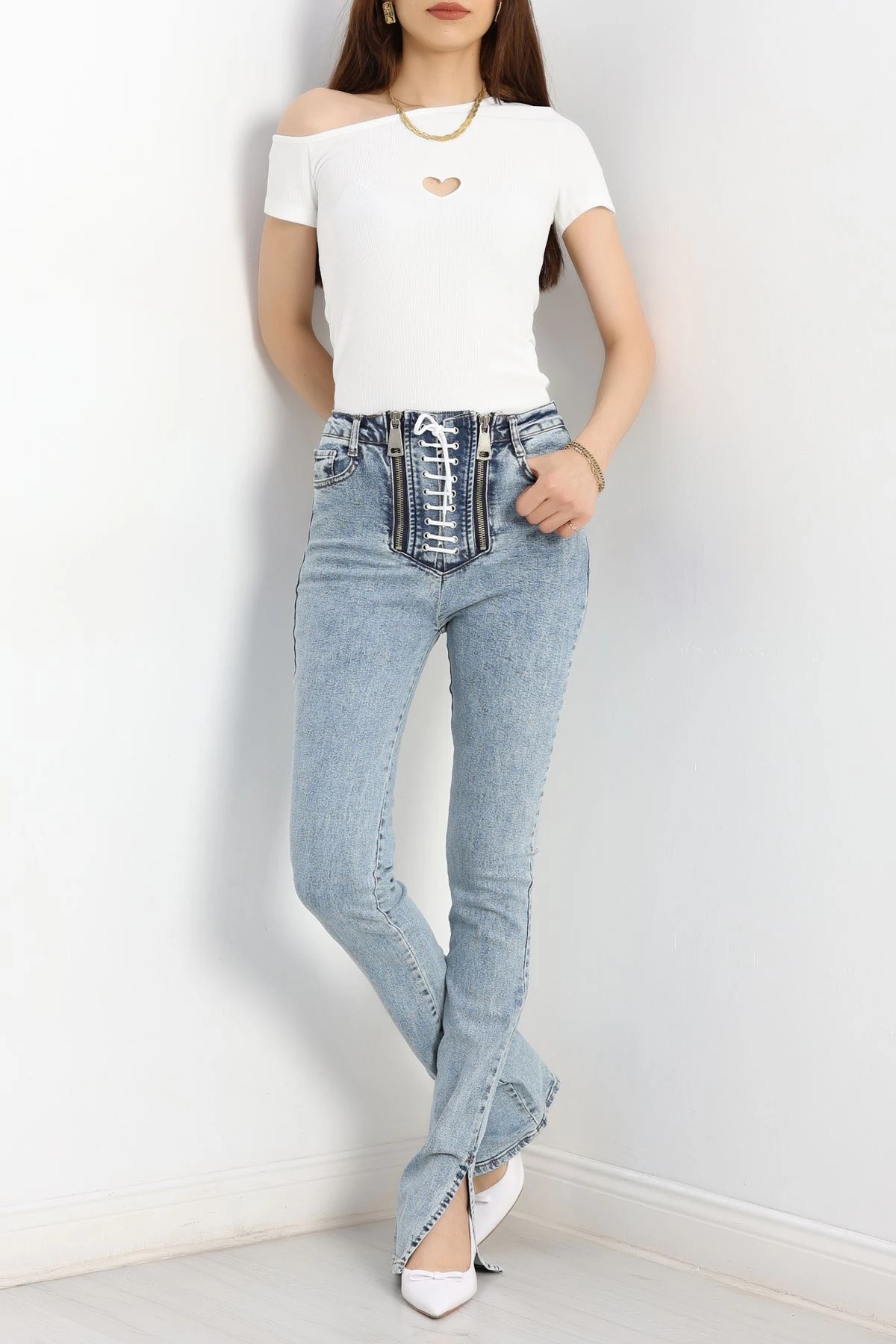 Asimetrik Yaka Kalp Detaylı Bluz Beyaz - 70617.1019.