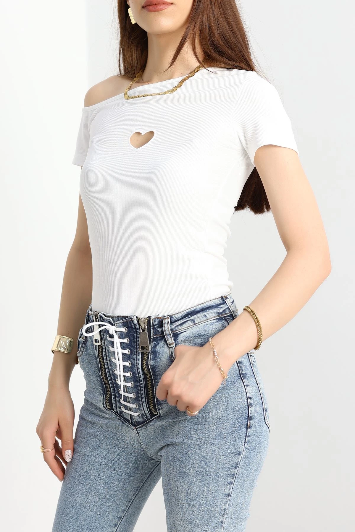 Asimetrik Yaka Kalp Detaylı Bluz Beyaz - 70617.1019.