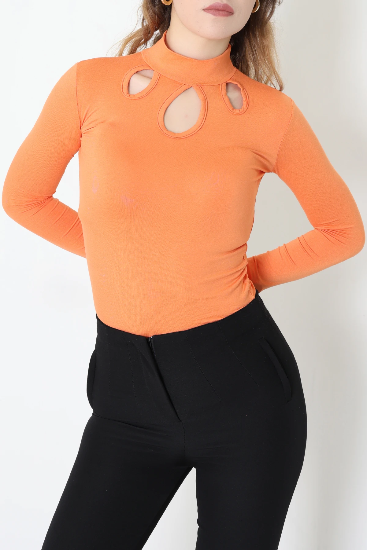 Dik Yaka Üç Damla Detaylı Viskon Bluz Açıkturuncu - 70978.599.