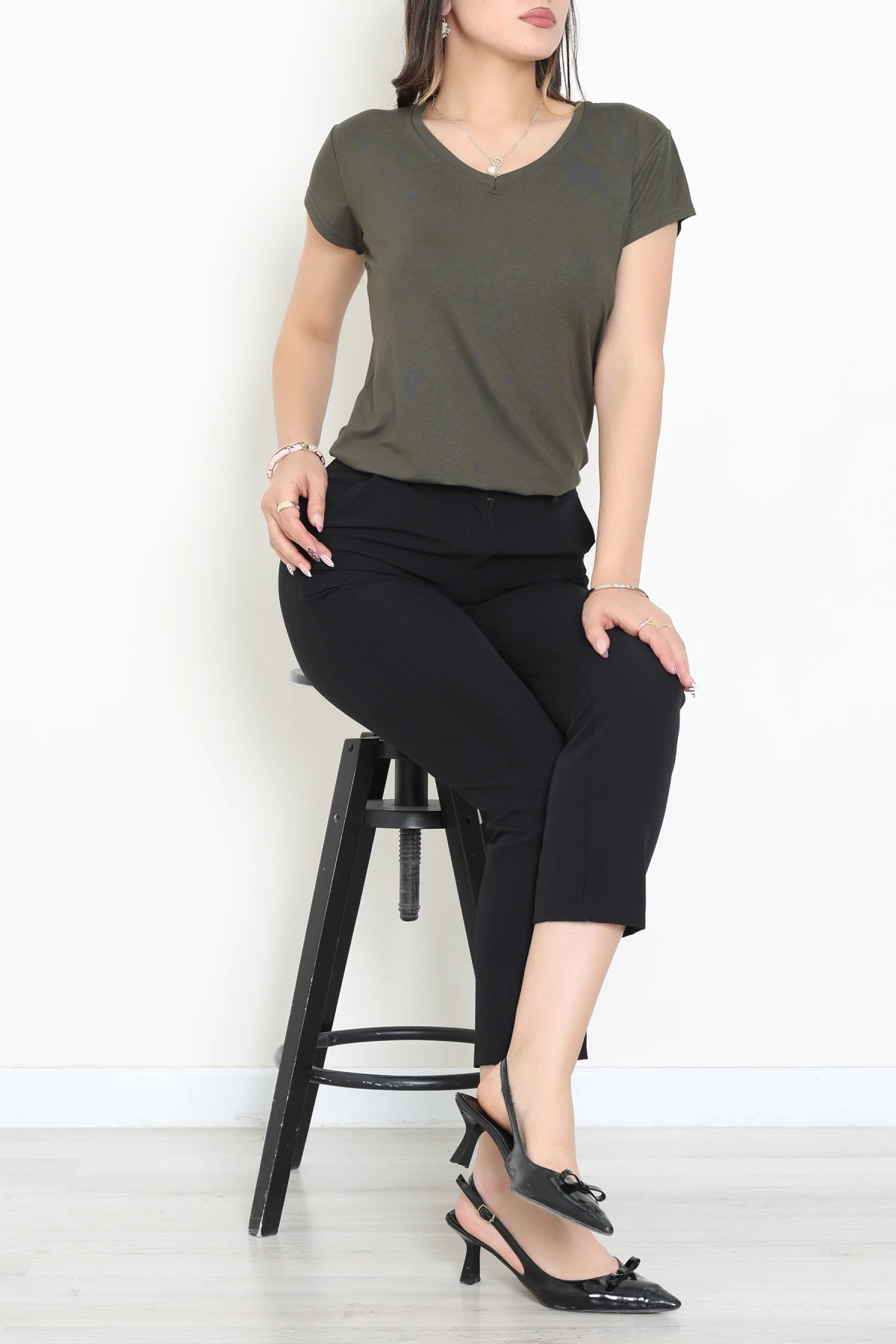 V Yaka Kısa Kollu Viskon Bluz Haki - 71489.599.